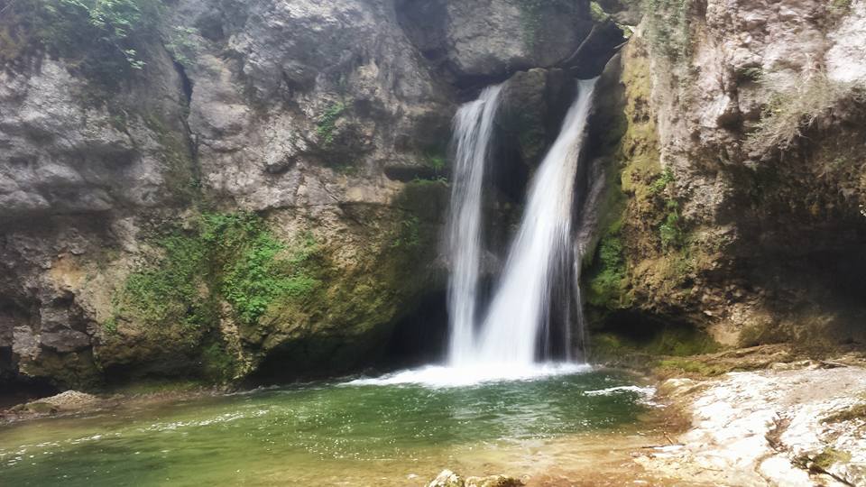 Croy – Cascade du Dard – Tine de Conflens – La&nbsp;Sarraz