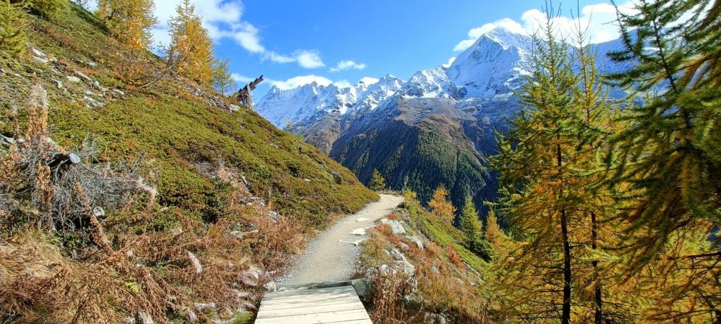 Lauchernalp – Fafleralp (chemin panoramique du Lötschental) Chemin fermé pour cause d&rsquo;éboulement !!!